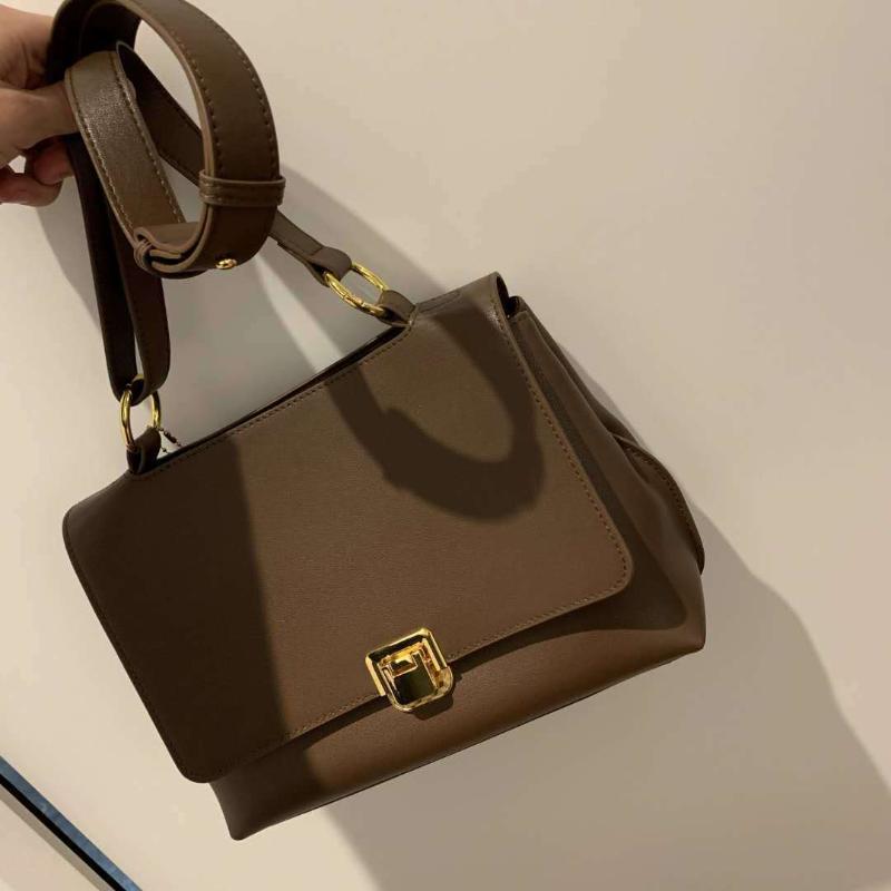 High Quality 2021 Best luxurys designers bags Messenger Bag Women Totes Fashion Bags Vintage Shoulder classic crossbody bag, Beige
High Quality 2021 Best luxurys designers bags Messenger Bag Women Totes Fashion Bags Vintage Shoulder classic crossbody bag, Beige