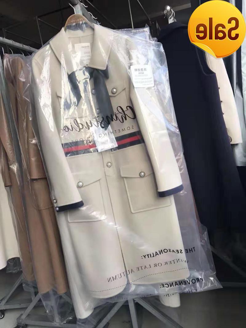 high-end Handmade double-sided wool coat beige cashmere coat women' middle long fragrance color matching bow retro woolen coat 201104, See chart
high-end Handmade double-sided wool coat beige cashmere coat women' middle long fragrance color matching bow retro woolen coat 201104, See chart