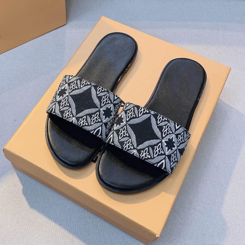 Designer Women Embroidery Printing Slipper Cowskin Flat Heels Sliders Summer Vintage Platform Sandals Cotton Canvas Scuffs Home Luxurys Desi, Black
Designer Women Embroidery Printing Slipper Cowskin Flat Heels Sliders Summer Vintage Platform Sandals Cotton Canvas Scuffs Home Luxurys Desi, Black