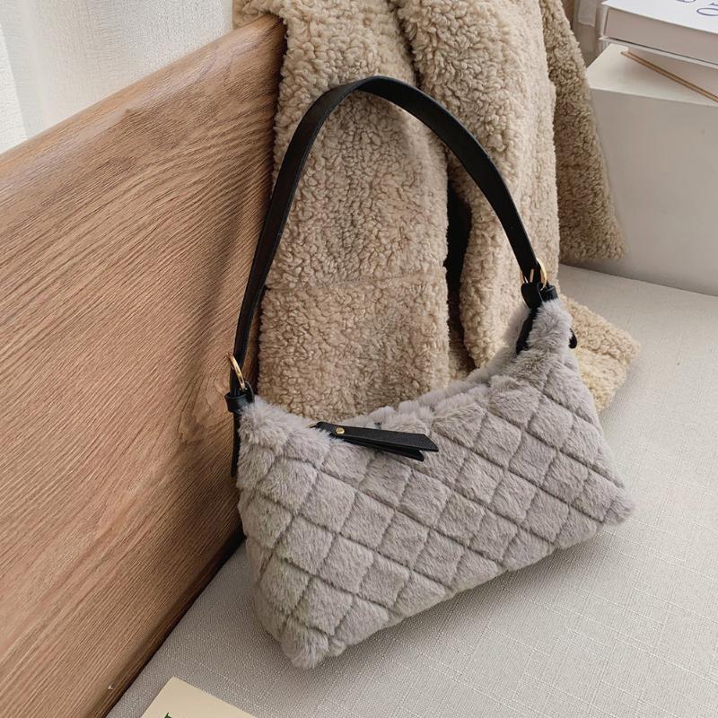 Designer Women Bags 2021 Female Trend Solid Color Travel Hand Bag Fluffy Shoulder Messenger Bag Plush Soft, Black
Designer Women Bags 2021 Female Trend Solid Color Travel Hand Bag Fluffy Shoulder Messenger Bag Plush Soft, Black