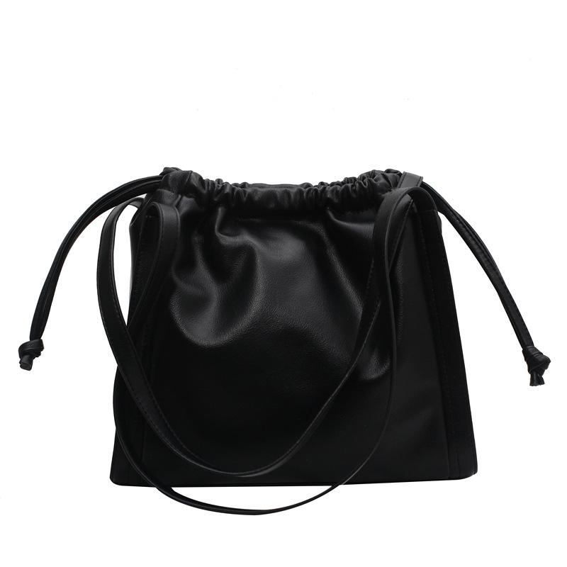 European and American retro soft leather drawstring handbag elegant ladies portable shoulder bag simple 2021, Black
European and American retro soft leather drawstring handbag elegant ladies portable shoulder bag simple 2021, Black