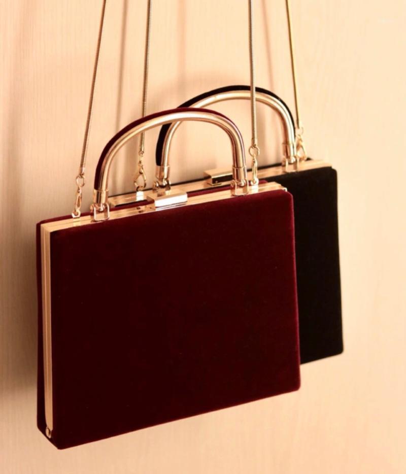 Metal Clasp Women Handbags Unique Design Female Velvet Shoulder Bags High Quality Ladies Messenger Bag Black Red1, White pu
Metal Clasp Women Handbags Unique Design Female Velvet Shoulder Bags High Quality Ladies Messenger Bag Black Red1, White pu