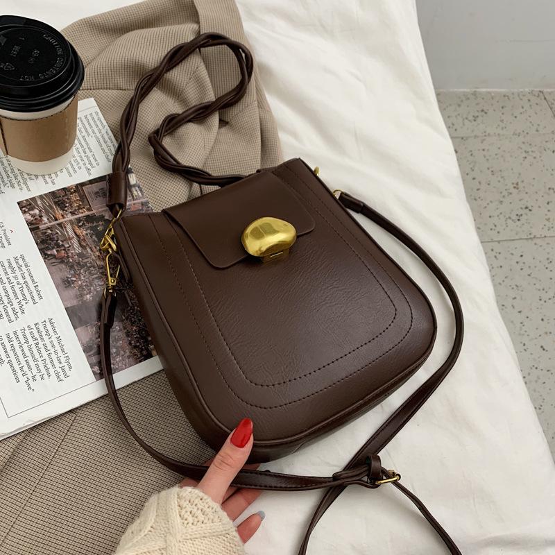 High-quality Leather Retro Bucket Bag Female 2021 Spring New Trendy Fashion Lady Atmospheric Shoulder Bag Texture Messenger, Brown
High-quality Leather Retro Bucket Bag Female 2021 Spring New Trendy Fashion Lady Atmospheric Shoulder Bag Texture Messenger, Brown