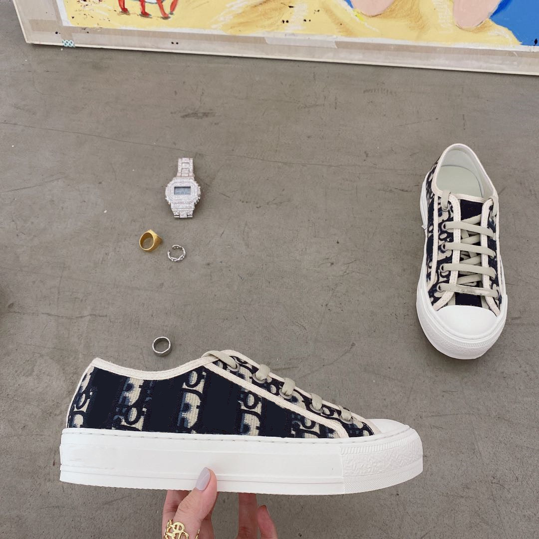 Latest TikTok hot shoe Dor sneakers,designer shoes for women canvas sneaker tiktok popular product walk'N'dor rubber sole with star embroidered cotton size 35-41 cm, Red
Latest TikTok hot shoe Dor sneakers,designer shoes for women canvas sneaker tiktok popular product walk'N'dor rubber sole with star embroidered cotton size 35-41 cm, Red