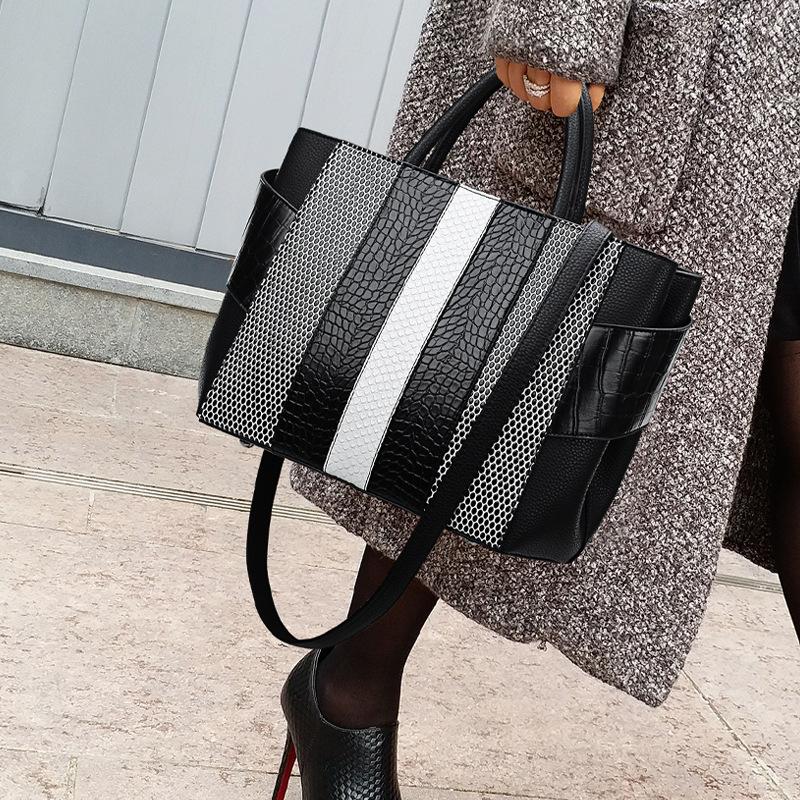 100% Real Leather Handbags 2021 New Ladies Portable Large Capacity Messenger Shoulder Fashion Bag Purses and Handbags Luxury, Black
100% Real Leather Handbags 2021 New Ladies Portable Large Capacity Messenger Shoulder Fashion Bag Purses and Handbags Luxury, Black