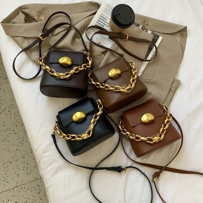 High-end women's bags 2021 spring new retro fashion chain portable bucket bag small fresh personality one-shoulder diagonal bag, Black
High-end women's bags 2021 spring new retro fashion chain portable bucket bag small fresh personality one-shoulder diagonal bag, Black