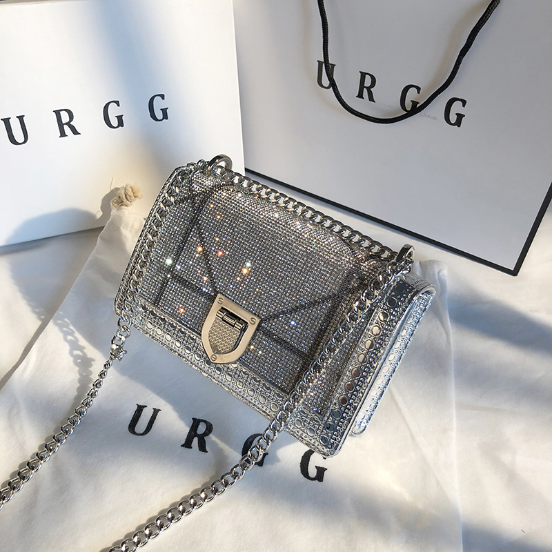 2020 new Fashion Net Hongxian women's diamond One Shoulder Messenger Bag chain small square C0121, Black
2020 new Fashion Net Hongxian women's diamond One Shoulder Messenger Bag chain small square C0121, Black