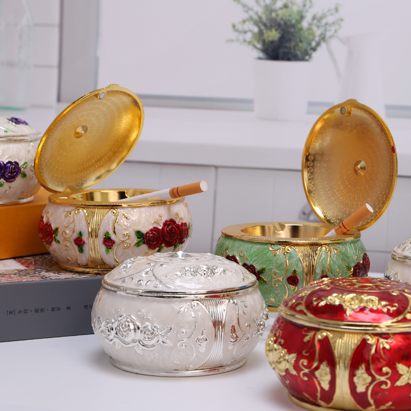 Flip lid self sealing ashtray,European retro home ashtray creative personality cute cover portable multifunctional office gifts T200111
Flip lid self sealing ashtray,European retro home ashtray creative personality cute cover portable multifunctional office gifts T200111