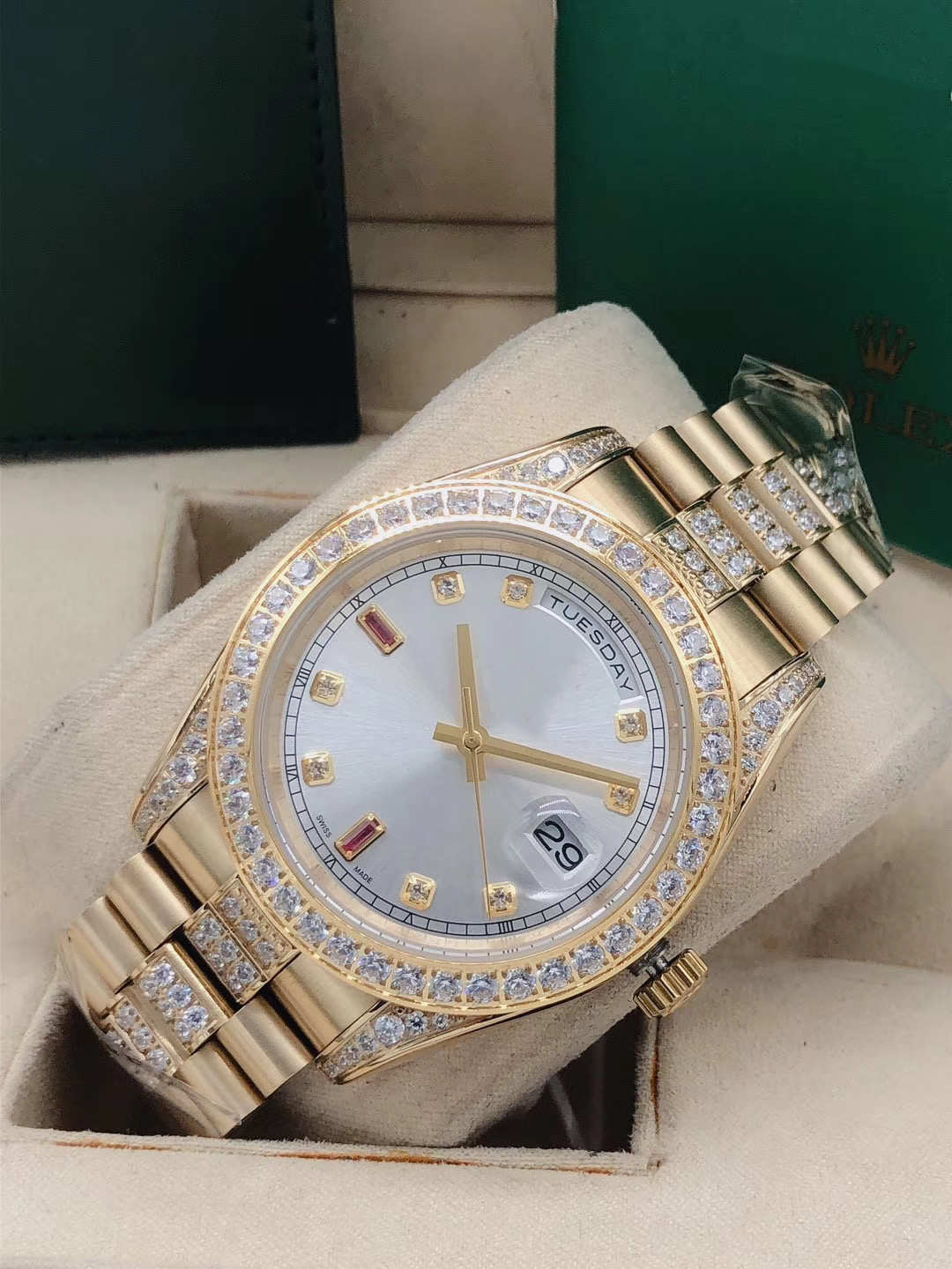 New high quality 18k gold diamond Mens womens Watch date sapphire Stainless Steel Watches Mechanical Automatic fashion wristwatch box gift
New high quality 18k gold diamond Mens womens Watch date sapphire Stainless Steel Watches Mechanical Automatic fashion wristwatch box gift