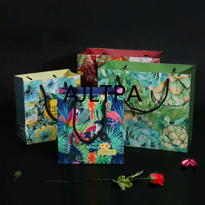 100pcs/lot Creative Gift Bags, Birthday Gift Bags, Animal and Plant Printed and Filmed Hand-held Clothing Paper Bags YT0019
100pcs/lot Creative Gift Bags, Birthday Gift Bags, Animal and Plant Printed and Filmed Hand-held Clothing Paper Bags YT0019