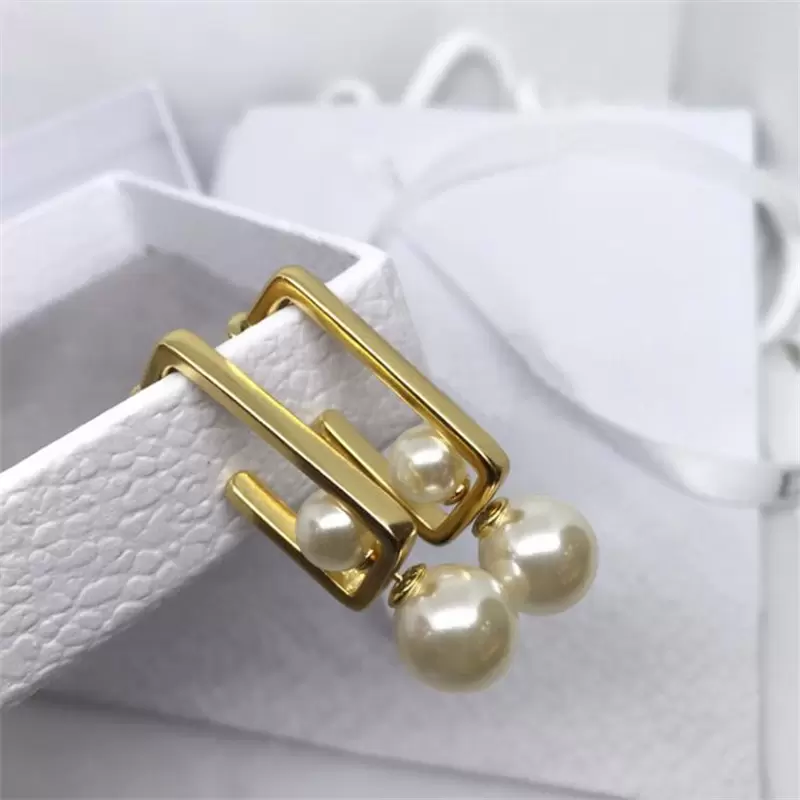 Luxurys Designers Earrings Stud Jewelry Womens Pearl Earring Classic Ear Men D Earring Jewelry High Quality Fashion Ear Studs 2203143D
Luxurys Designers Earrings Stud Jewelry Womens Pearl Earring Classic Ear Men D Earring Jewelry High Quality Fashion Ear Studs 2203143D