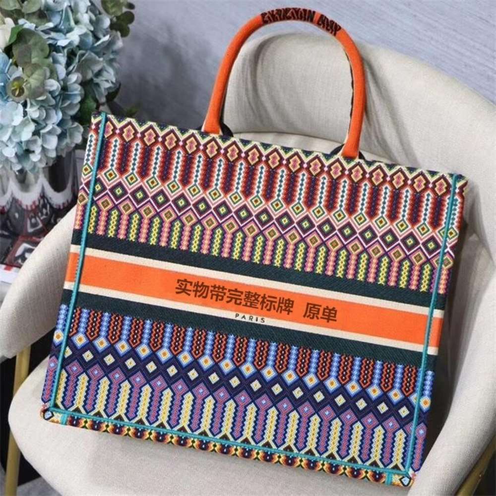 Luxurys Designers bags Paris designer handbags fashion retro ethnic style canvas handmade embroidery pattern shopping bag, Desiccant
Luxurys Designers bags Paris designer handbags fashion retro ethnic style canvas handmade embroidery pattern shopping bag, Desiccant