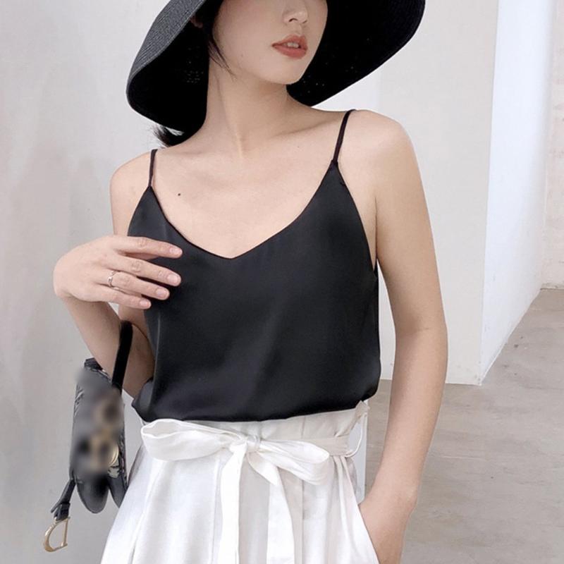 2020 New Strap Top Women Halter V Neck Basic White Cami Sleeveless Satin Silk Tank Tops Women' Summer Camisole Plus Size
2020 New Strap Top Women Halter V Neck Basic White Cami Sleeveless Satin Silk Tank Tops Women' Summer Camisole Plus Size