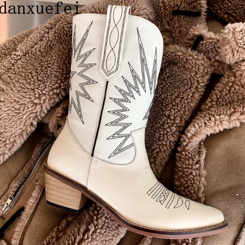 Women's genuine leather Motorcycle boots embroidery chunky heel pointed toe slip-on mid-calf boots autumn wainter black shoes
Women's genuine leather Motorcycle boots embroidery chunky heel pointed toe slip-on mid-calf boots autumn wainter black shoes