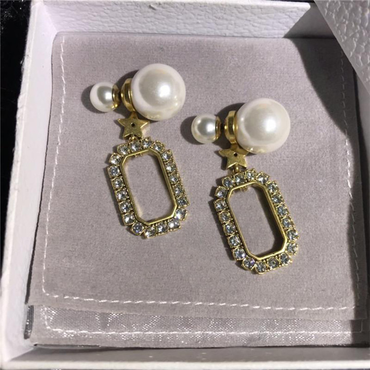 Trendy Rhinestone Earrings Women Letters Studs Brand Charm Earrings Pearl Designer Earrings Girl Diamond Earring Gift For Party Anniversary, Golden
Trendy Rhinestone Earrings Women Letters Studs Brand Charm Earrings Pearl Designer Earrings Girl Diamond Earring Gift For Party Anniversary, Golden
