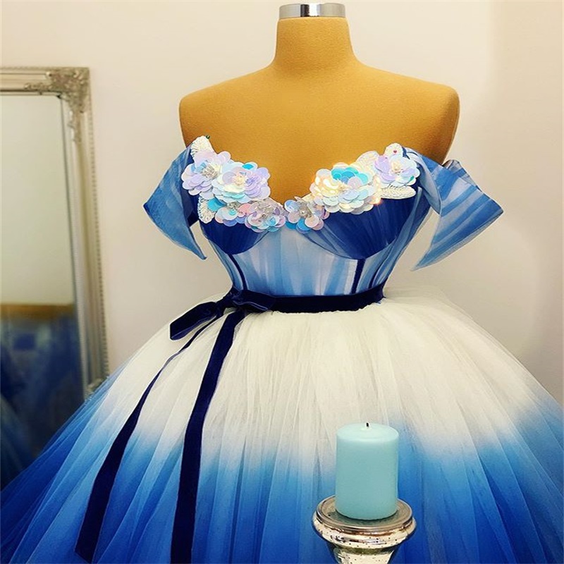 Chic Ball Gown Evening Dresses Appliqued Lace Beads Custom Made Prom Dresses Ruffle Tulle Bright Blue Sweep Train Formal Party Dress