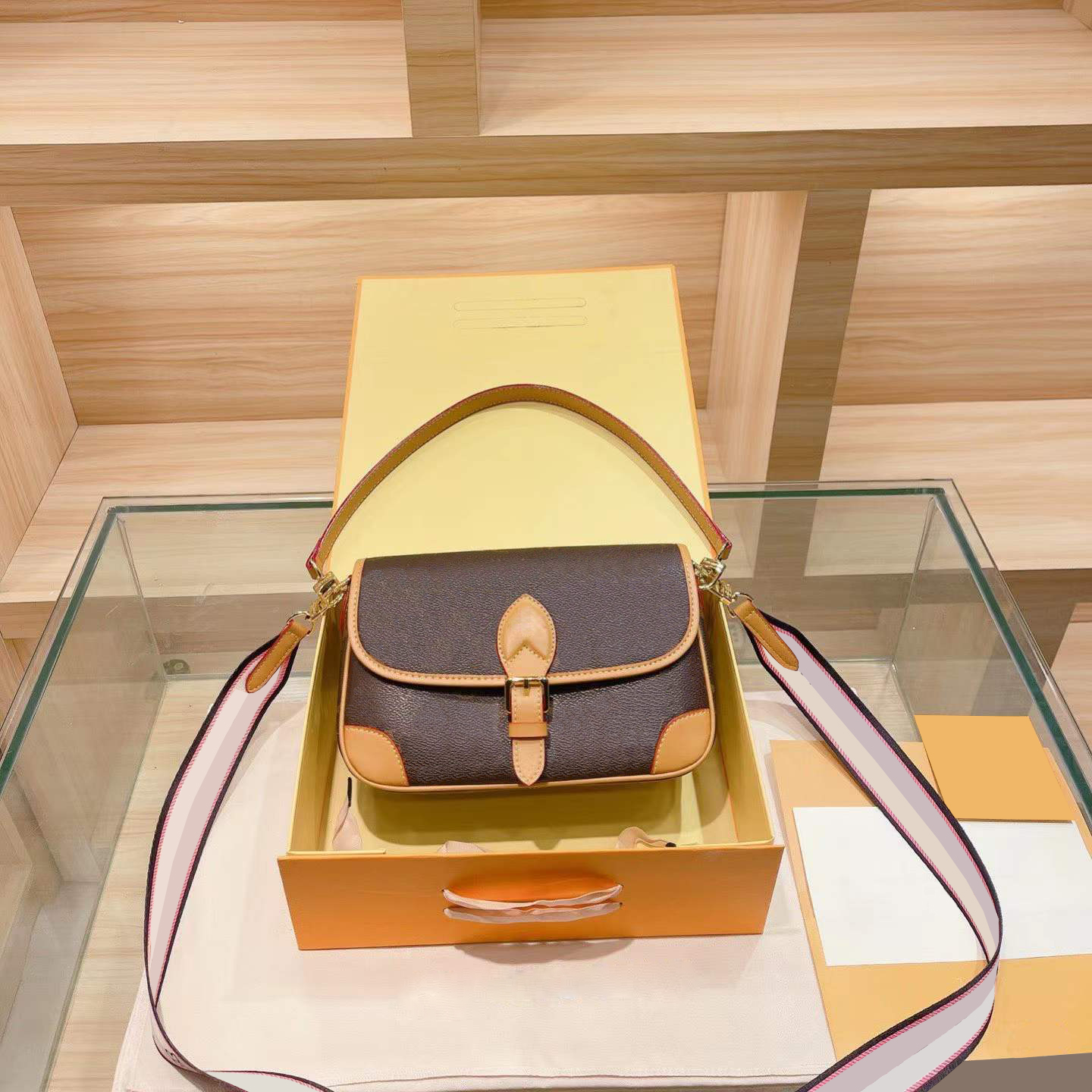 Luxurys Designers Bags women Shoulder bags Handbag Vintage saddle postman handbags large capacity High grade armpit square Messenger purse style good nice, Brown
Luxurys Designers Bags women Shoulder bags Handbag Vintage saddle postman handbags large capacity High grade armpit square Messenger purse style good nice, Brown