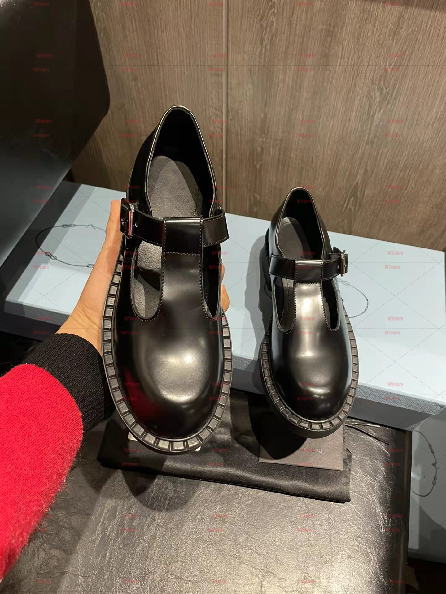 Brushed leather T-strap Dress shoes loafers Screen-printed logo Notched rubber welt 5 mm Size 35-42, Black
Brushed leather T-strap Dress shoes loafers Screen-printed logo Notched rubber welt 5 mm Size 35-42, Black