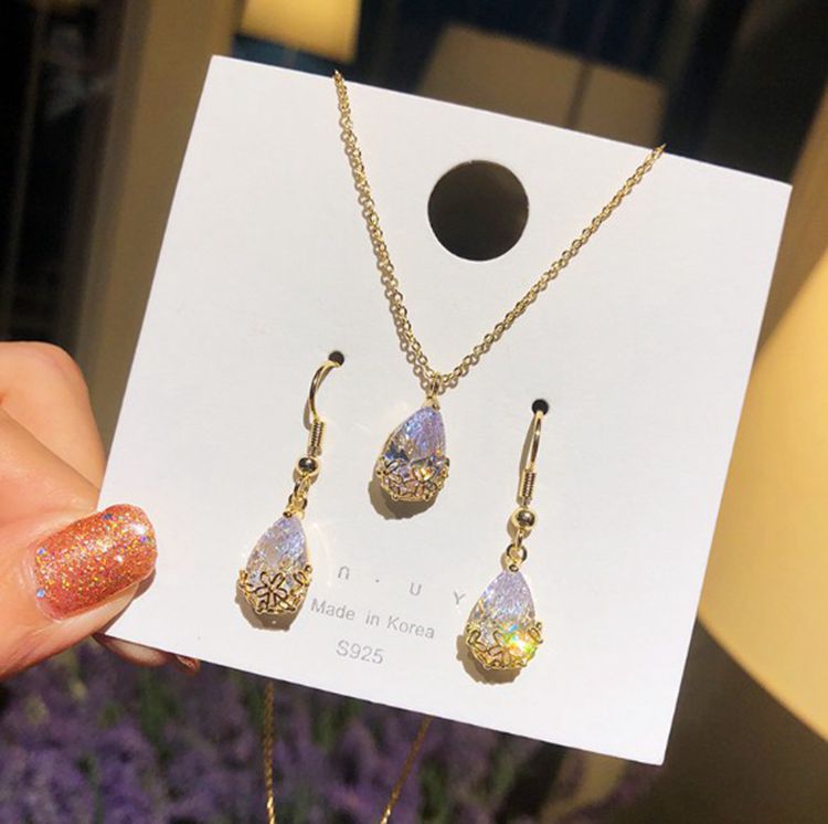2021 Luxurious Earrings Necklace Set Sparkle Zircon Crystals Women Jewelry Set Drop Water Shape Ladies Accessories Gift Bridal AL8561
2021 Luxurious Earrings Necklace Set Sparkle Zircon Crystals Women Jewelry Set Drop Water Shape Ladies Accessories Gift Bridal AL8561