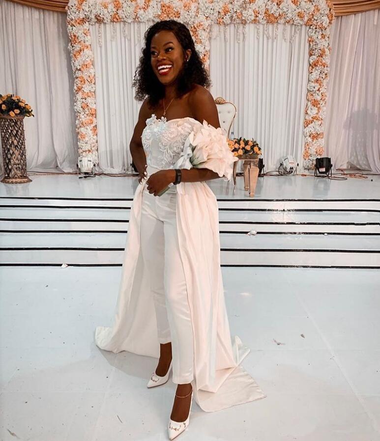 Jumpsuit Beach Wedding Dresses 2021 Sweetheart Lace Applique Bride Dress Wedding Gowns with Detachable Train Pant Suit Women Vestidos