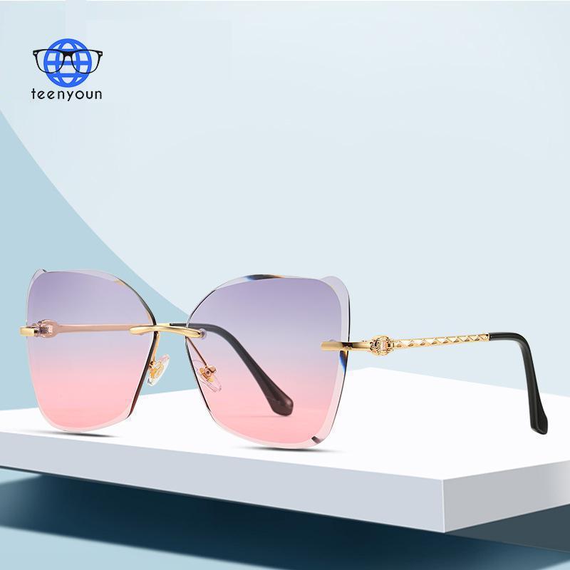 TEENYOUN 2021 New Fashion Rimless Square Sunglasses For Women Men Desinger Metal Sun Glasses Shade Sunglass UV400
TEENYOUN 2021 New Fashion Rimless Square Sunglasses For Women Men Desinger Metal Sun Glasses Shade Sunglass UV400