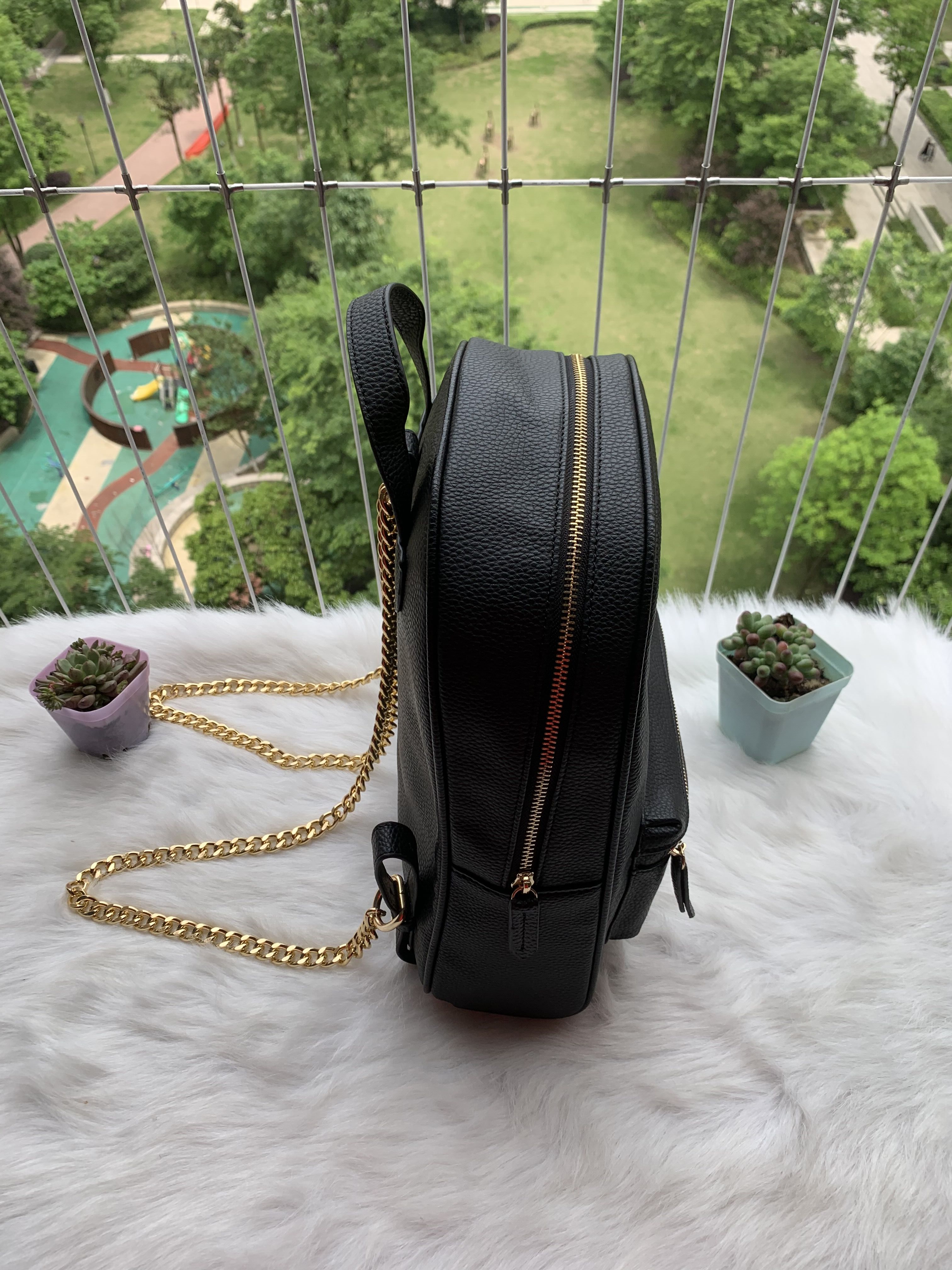 Luxury Chain shoulder straps backpack designer 2021 fashion women lady black PU leather bag charms School Bags
Luxury Chain shoulder straps backpack designer 2021 fashion women lady black PU leather bag charms School Bags