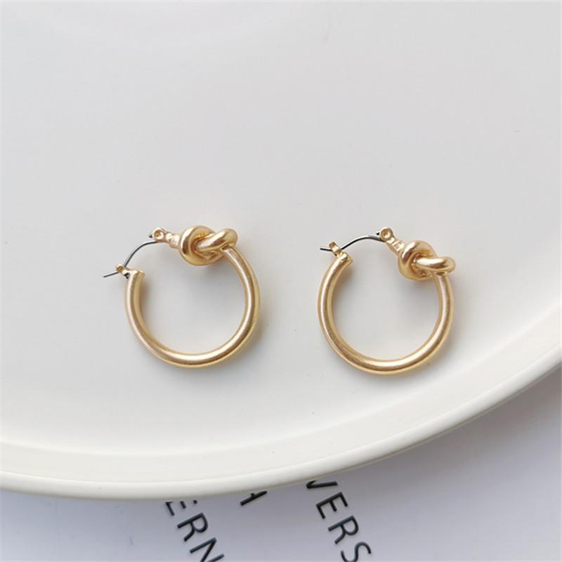 Vintage metal matte gold earrings temperament simple geometric round stud/post earrings women's tie
Vintage metal matte gold earrings temperament simple geometric round stud/post earrings women's tie