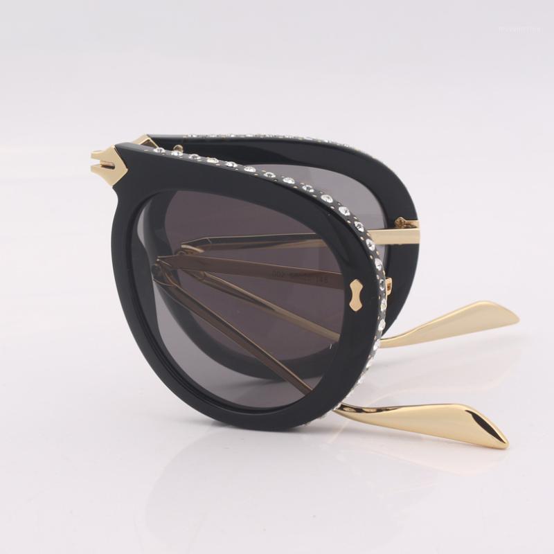 Folding sunglasses men with diamond fashion pilot gradient sunglasses women1
Folding sunglasses men with diamond fashion pilot gradient sunglasses women1
