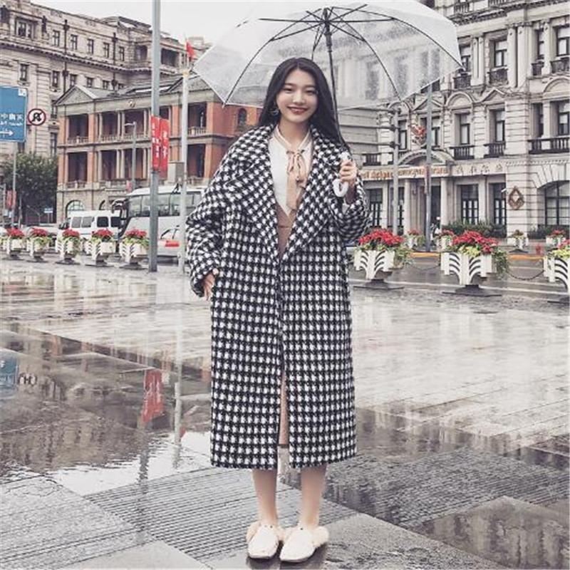 2020 Promotion of black and white coloured plaid overcoat loose cocoon style knee length cotton clip and ancient plaid coat, Picture color
2020 Promotion of black and white coloured plaid overcoat loose cocoon style knee length cotton clip and ancient plaid coat, Picture color