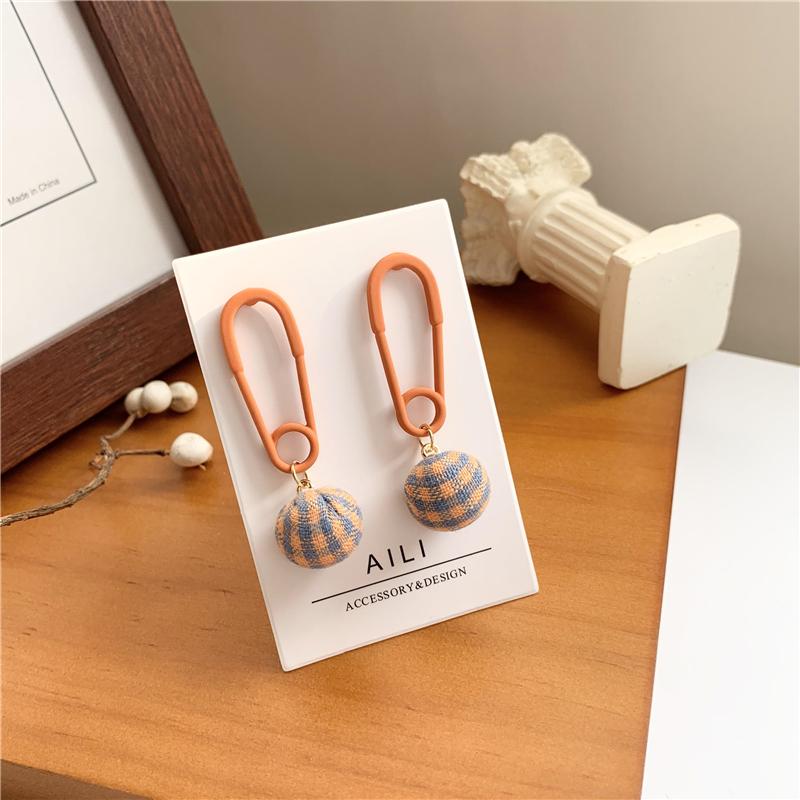 YANGLIUJIA Cloth Ball Pin Earring Retro Fashion And Personality Orange Earrings Women Jewelry Gift Party Accessories
YANGLIUJIA Cloth Ball Pin Earring Retro Fashion And Personality Orange Earrings Women Jewelry Gift Party Accessories
