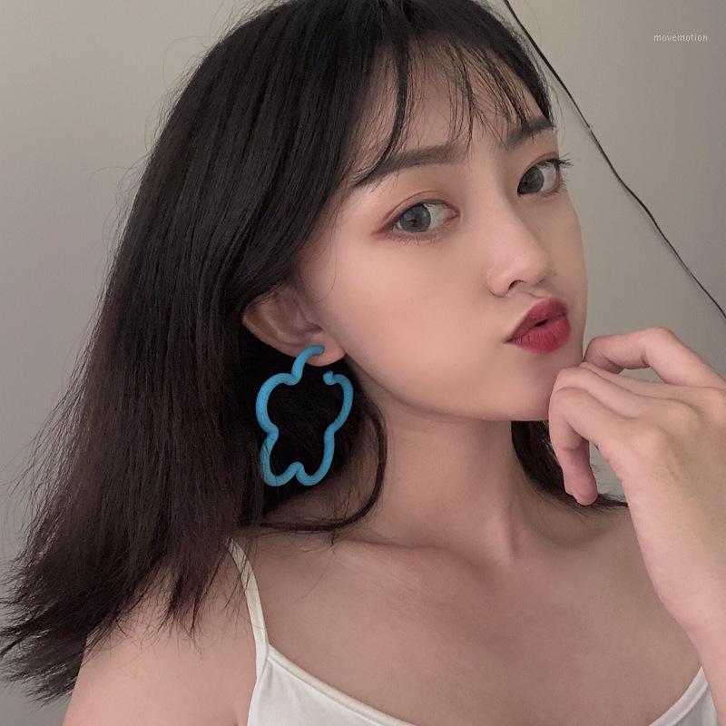 Fashion earrings hollow flower shape blue yellow resin exaggeration big drop earirngs for women jewelry girl student gifts1
Fashion earrings hollow flower shape blue yellow resin exaggeration big drop earirngs for women jewelry girl student gifts1