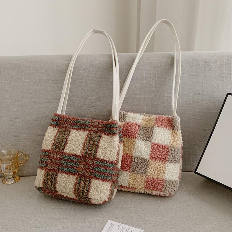 2021 New Lamb Hair Bag Women's Large Capacity Check Plush Shoulder Messenger Bag College Students' Class, Blue
2021 New Lamb Hair Bag Women's Large Capacity Check Plush Shoulder Messenger Bag College Students' Class, Blue