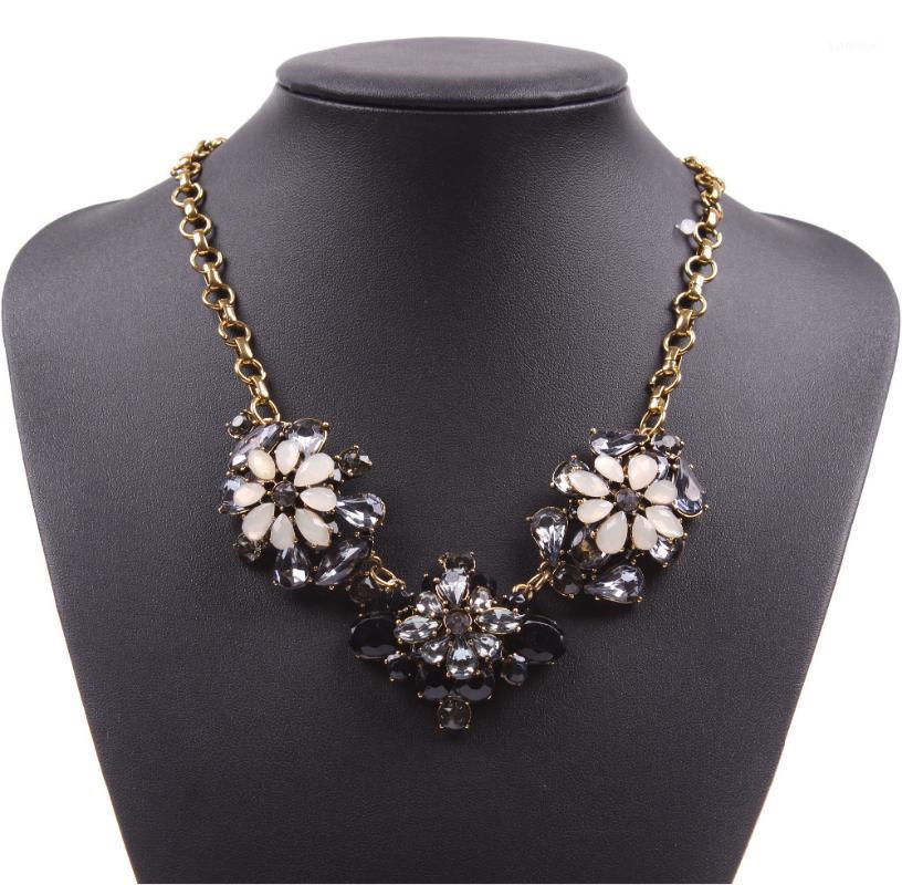 2020 New Fashion Crystal Flower Chain Gold Necklace Design for Women Glass Rhinestone Pendant Jewelry1
2020 New Fashion Crystal Flower Chain Gold Necklace Design for Women Glass Rhinestone Pendant Jewelry1