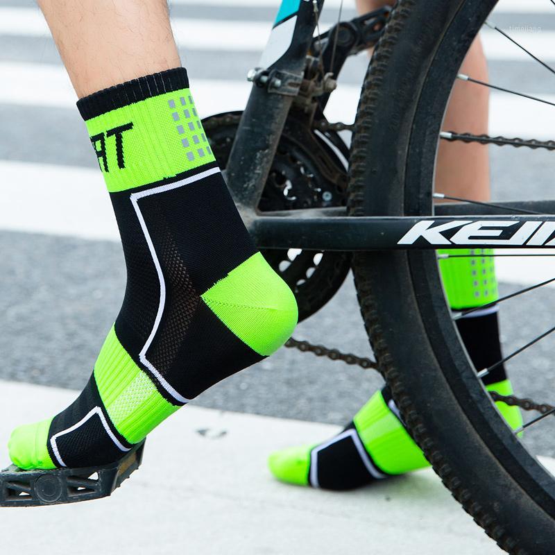 5pairs/lot Reflective Bicycle Socks Nighttime Running Basketball Outdoor Sport Sock Women Men Cycling Bike Compression Football1, Style 1
5pairs/lot Reflective Bicycle Socks Nighttime Running Basketball Outdoor Sport Sock Women Men Cycling Bike Compression Football1, Style 1