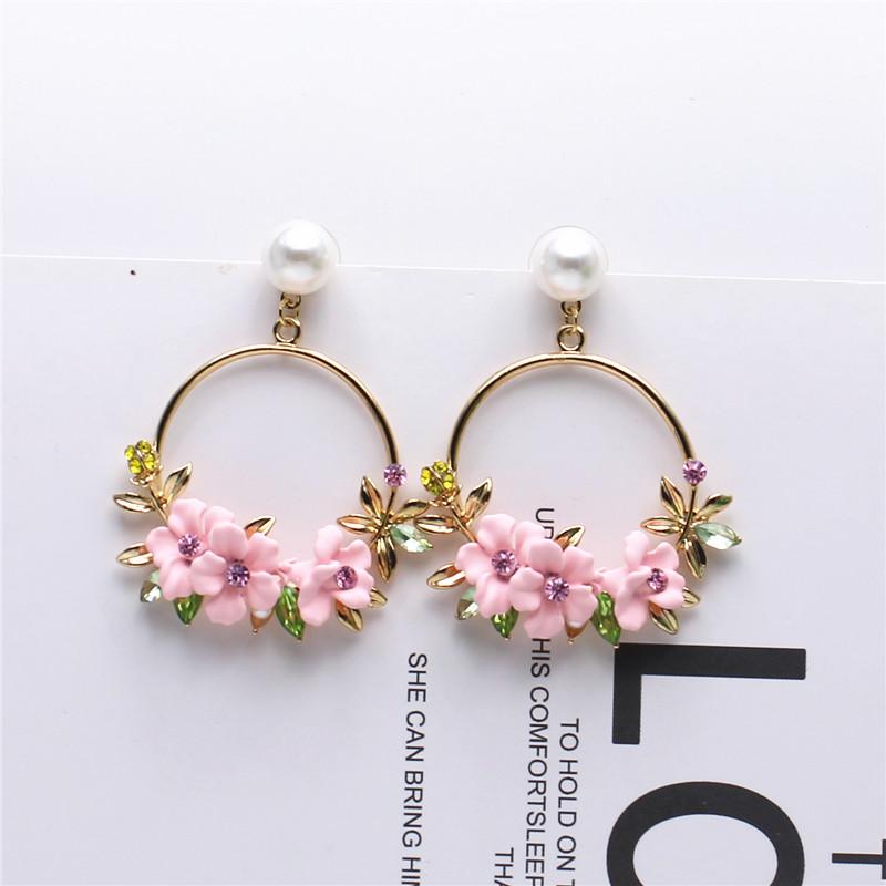 2020 new design fashion brand jewelry Imitation pearls Flowers dangle earrings Summer style long earring for women gift
2020 new design fashion brand jewelry Imitation pearls Flowers dangle earrings Summer style long earring for women gift