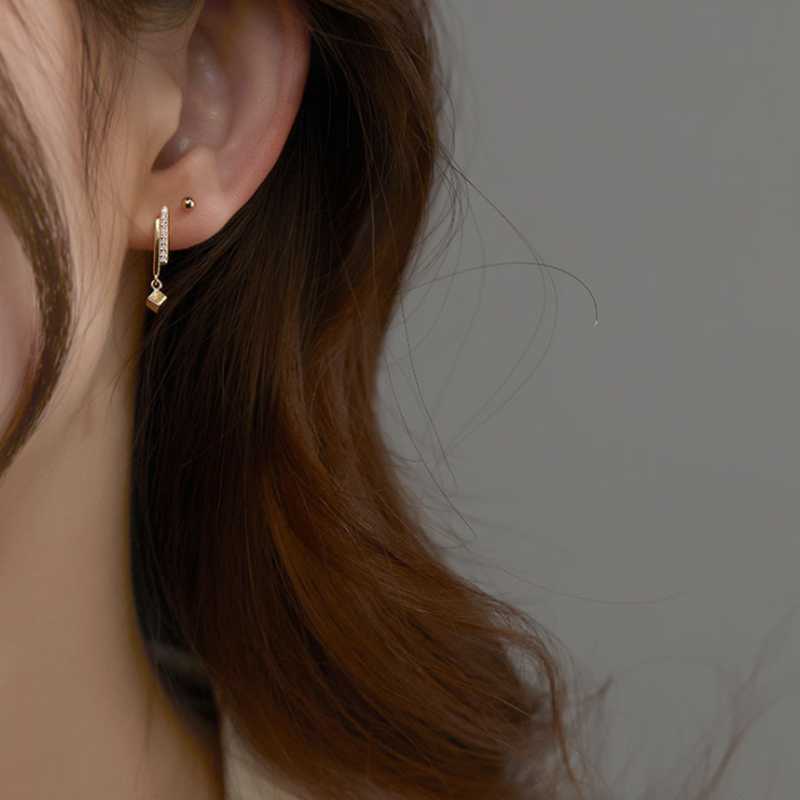 925 Sterling Silver vertical Zircon stud Earrings Women's Jewelry A Row ear Earrings Party Gifts Mini Minimalist Jewelry
925 Sterling Silver vertical Zircon stud Earrings Women's Jewelry A Row ear Earrings Party Gifts Mini Minimalist Jewelry