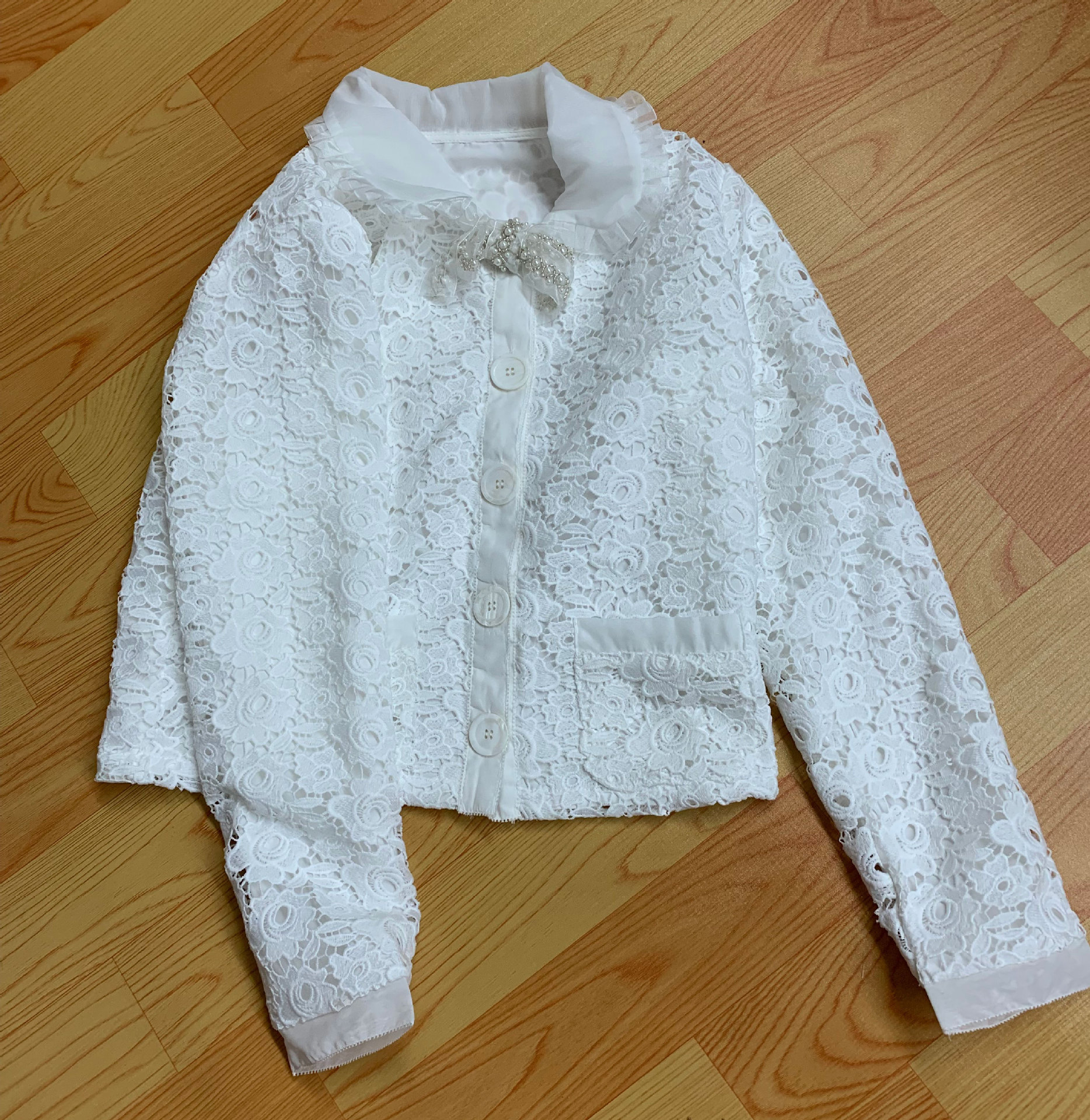 New style baby collar bow tie decorative flower hollow shell button long sleeve jacket, White
New style baby collar bow tie decorative flower hollow shell button long sleeve jacket, White