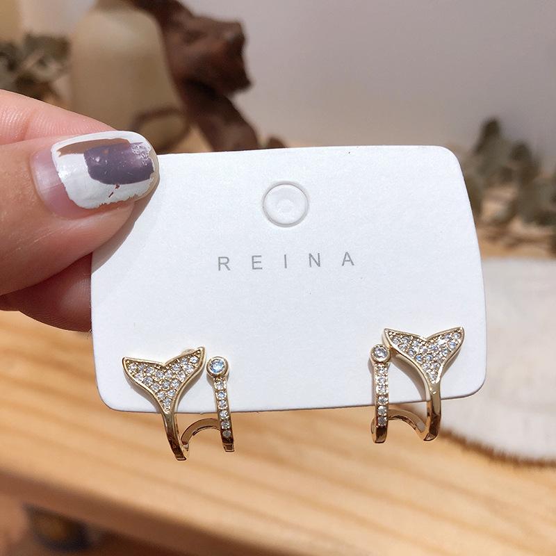 Mermaid Earings Gold Fashion Jewelry 2020 New Rhinestone Small Stud Ear Rings for Women European Korean Trendy Elegant Style
Mermaid Earings Gold Fashion Jewelry 2020 New Rhinestone Small Stud Ear Rings for Women European Korean Trendy Elegant Style