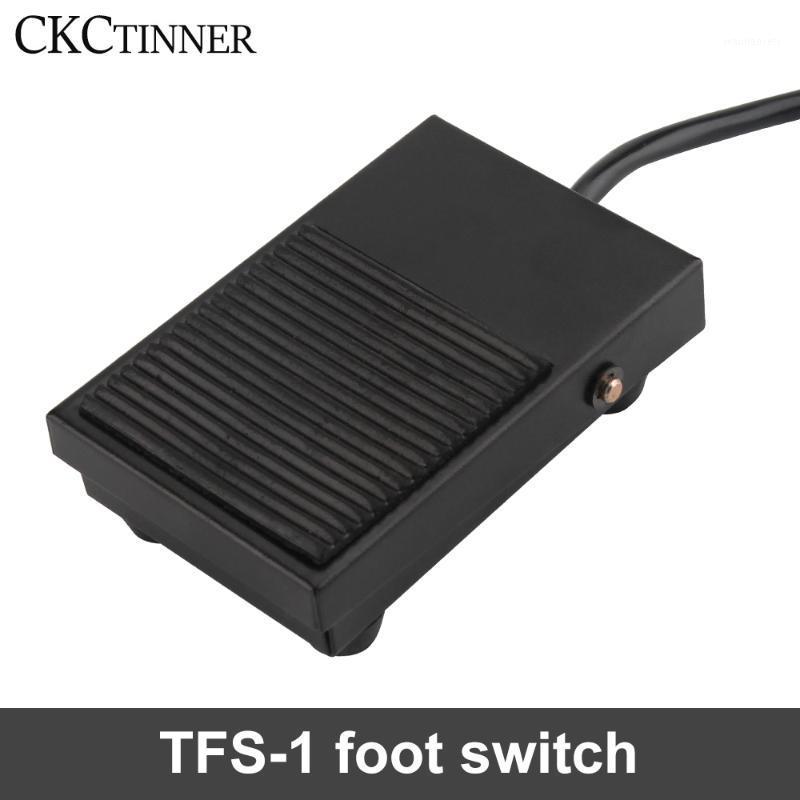 1pcs TFS-1 unit foot switch controller SPDT 1 pedal switch with automatic reset line 2M and 16cm Two wire gauges1
1pcs TFS-1 unit foot switch controller SPDT 1 pedal switch with automatic reset line 2M and 16cm Two wire gauges1