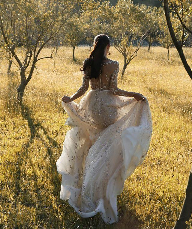 Beading Elegant Long Sleeves Wedding Dresses Sheer Bateau Neck A E Sequined Bridal Gowns Plus Size Sweep Train Tulle Robe De Mari E