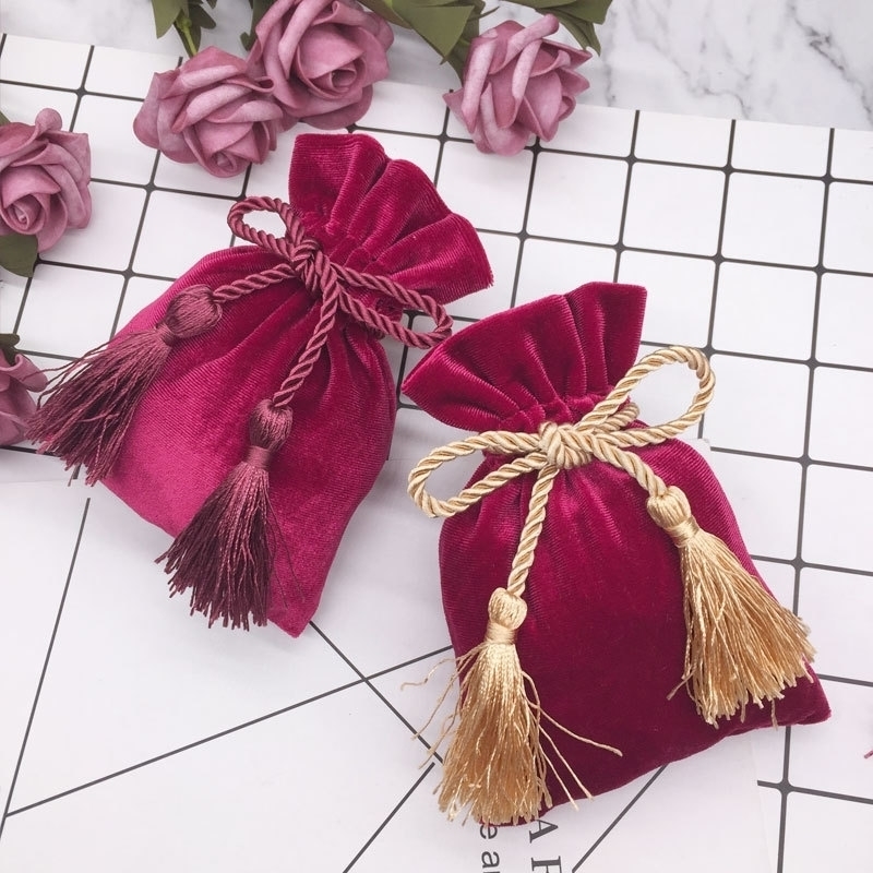 10pcs Gray Gold Velvet Bags With Tassel 11x15cm Purple Red Pouches Jewelry MP3 Packing Bags Christmas Candy Wedding Gift Bags T200602