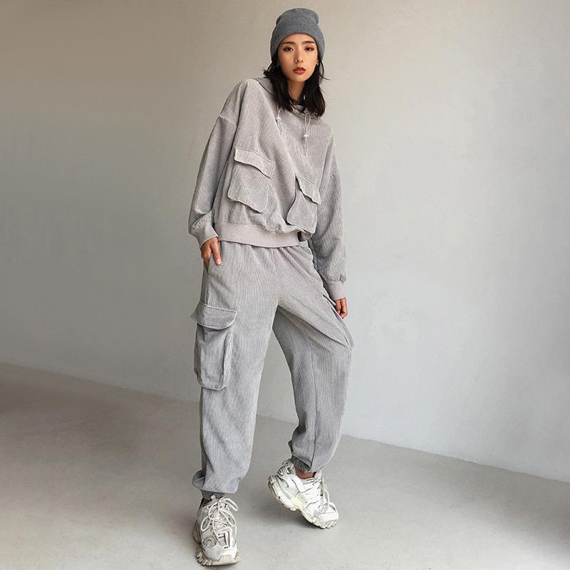 Europe Women Corduroy Sweatshirt Oversized Hoodie With Pocket And Relaxed Cargo Pants Oversized Co-ord Set 9MLW, Khaki
Europe Women Corduroy Sweatshirt Oversized Hoodie With Pocket And Relaxed Cargo Pants Oversized Co-ord Set 9MLW, Khaki