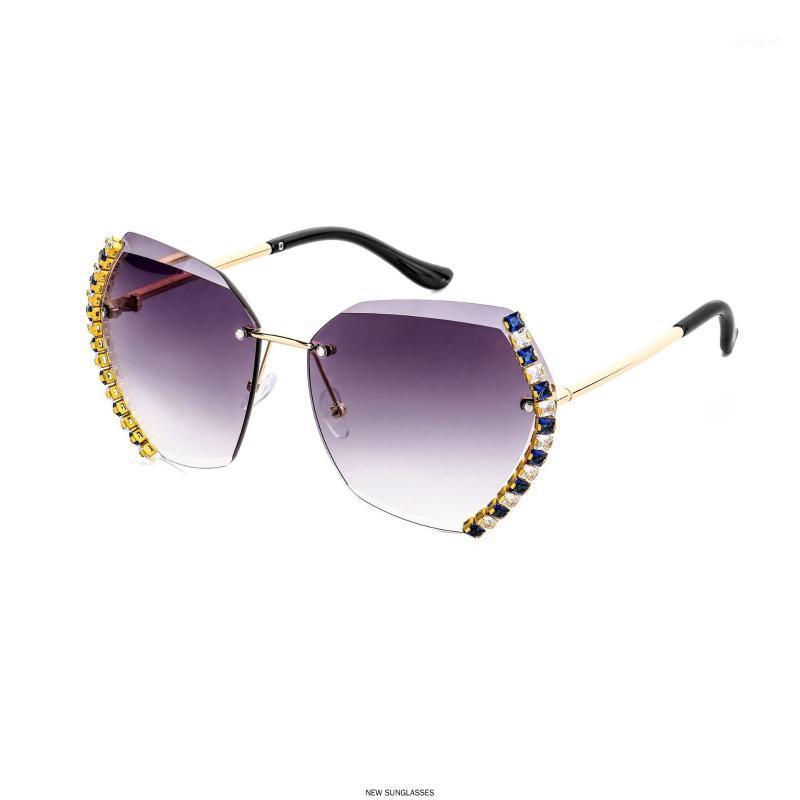 Sunglasses Diamond Rhinestone Women Men Luxury Crystal Sun Glasses Clear Lens Oversized Frame Square Vintage Shades1
Sunglasses Diamond Rhinestone Women Men Luxury Crystal Sun Glasses Clear Lens Oversized Frame Square Vintage Shades1