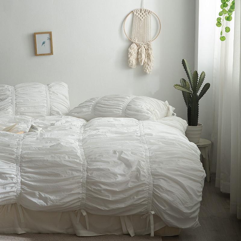4Pcs/Set Korean Style white red cotton% Bedding Set Pillowcase Duvet Cover bedsheet/fitted sheet with Elastic Pleated Bed set1
4Pcs/Set Korean Style white red cotton% Bedding Set Pillowcase Duvet Cover bedsheet/fitted sheet with Elastic Pleated Bed set1