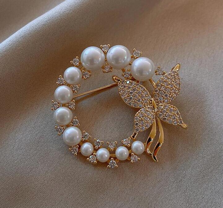Pearl Rhinestone Wreath Butterfly Brooch for Women Baroque Trendy Elegant Circle Leaf Brooch Pins Party Wedding Gifts GC748