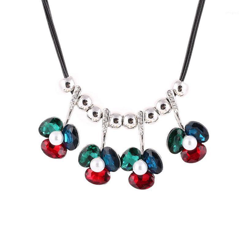 Chokers Bohemian Roses Flower Short Rope Chain Pendant Necklace Sweater With Austria Crystal Elements For Women Fashion Jewelry1
Chokers Bohemian Roses Flower Short Rope Chain Pendant Necklace Sweater With Austria Crystal Elements For Women Fashion Jewelry1