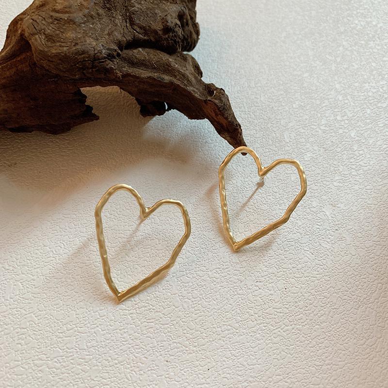 New Design Hot Sale Fashion Jewelry Simple Alloy Big Love Earrings Matte Gold Cutout Earrings for women gift1
New Design Hot Sale Fashion Jewelry Simple Alloy Big Love Earrings Matte Gold Cutout Earrings for women gift1