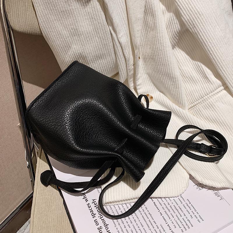 Vintage bucket Solid color Designer Handbag 2021 Fashion New Handbags High quality Tote bags PU leather Shoulder Messenger bags, Black
Vintage bucket Solid color Designer Handbag 2021 Fashion New Handbags High quality Tote bags PU leather Shoulder Messenger bags, Black