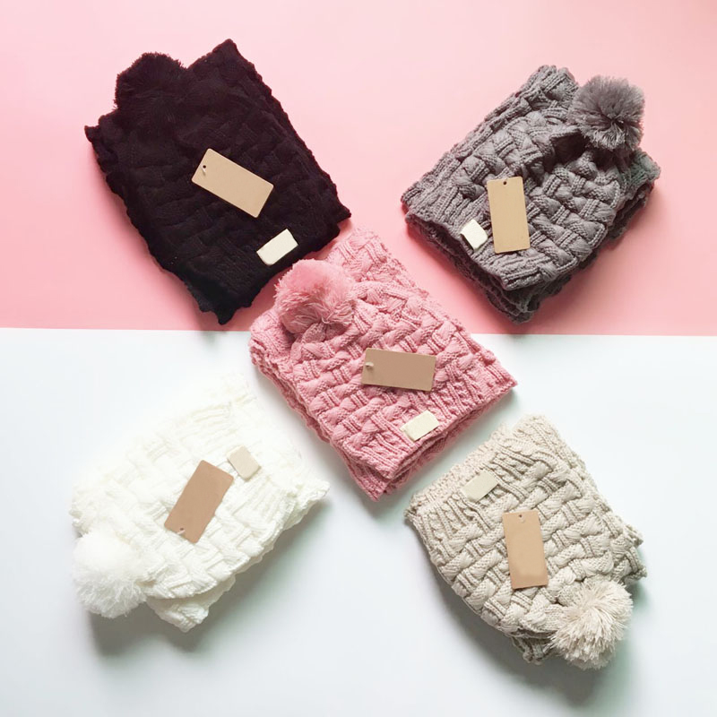 Winter Knitted Real Fur Hat Women hat and scarf set combination Thicken Beanies with 15cm Real Raccoon lovely thick style autumn winter warm, Blue;gray
Winter Knitted Real Fur Hat Women hat and scarf set combination Thicken Beanies with 15cm Real Raccoon lovely thick style autumn winter warm, Blue;gray