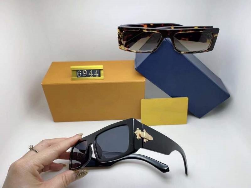 6944 Brand New Top Quality Polarized Sunglasses For Men And Women Big Frame Square Luxury Sunglasses Designer Outdoor Fashion Glasses 2001, White;black
6944 Brand New Top Quality Polarized Sunglasses For Men And Women Big Frame Square Luxury Sunglasses Designer Outdoor Fashion Glasses 2001, White;black